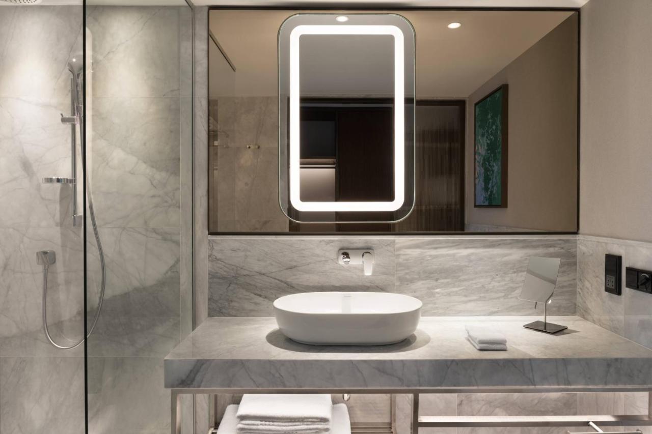 Izmir Marriott Hotel Eksteriør billede Bathroom
